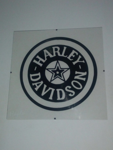 Logo Harley-davidson découpé dans un disque vinyle. Décoration vintage et retro fait main.