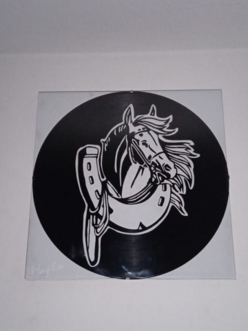 Cheval découpé dans un disque vinyle. Décoration vintage fait main.